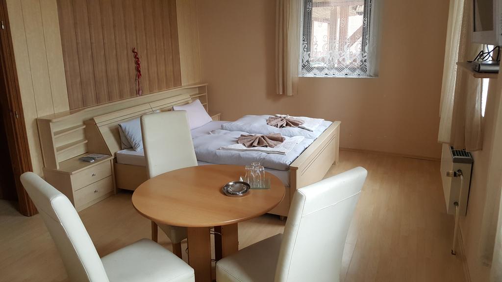 Pension U Dubu Františkovy Lázně Buitenkant foto