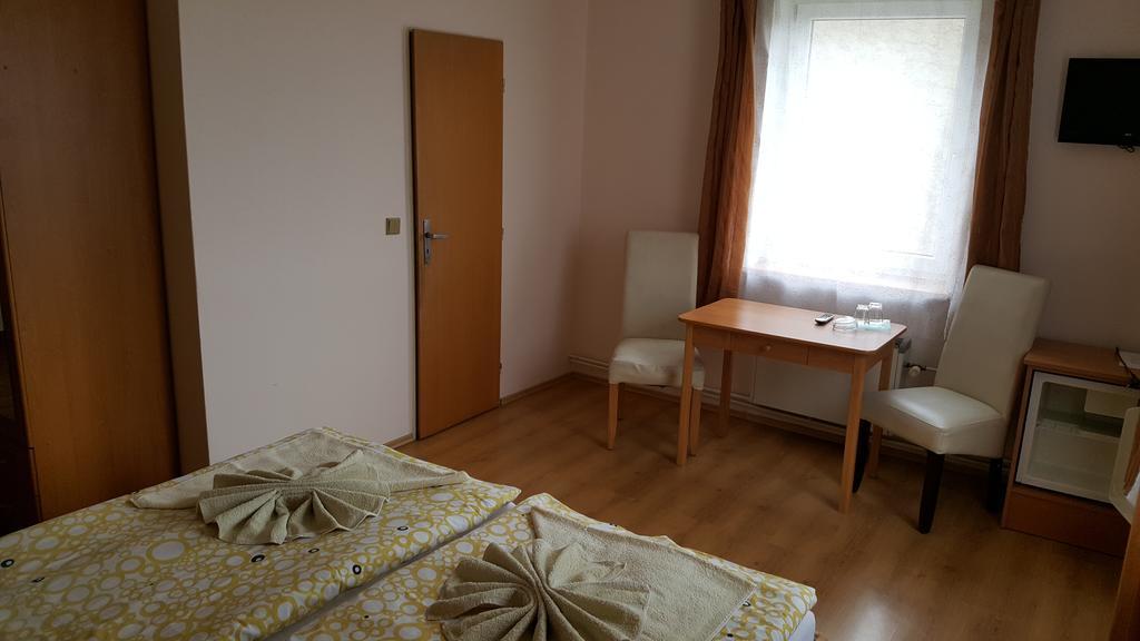 Pension U Dubu Františkovy Lázně Buitenkant foto